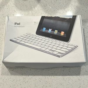 EUC - iPad Keyboard Dock